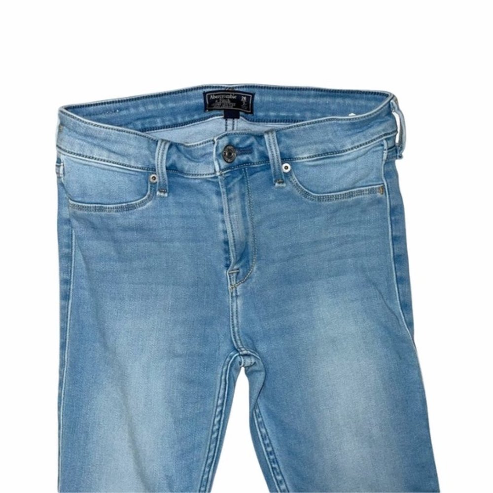 Abercrombie & Fitch Harper Low Rise Super Skinny Jean in Light Blue Wash - Picture 11 of 12